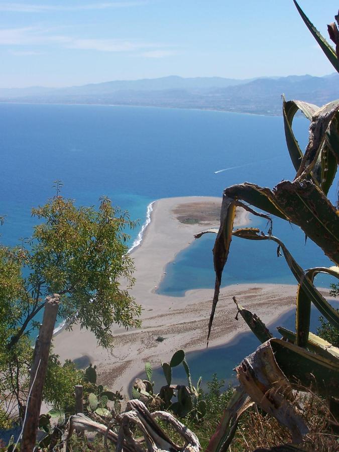 A Casa Di Peppino Villa Greco Тиндари Екстериор снимка