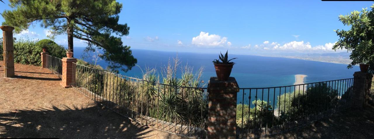 A Casa Di Peppino Villa Greco Тиндари Екстериор снимка